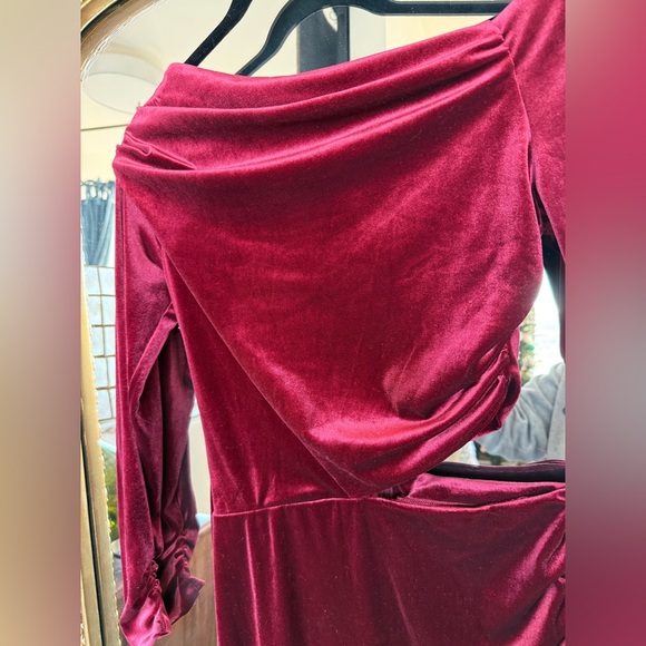 Zara Deep Red Velvet Long Sleeve Dress - Picture 3 of 7